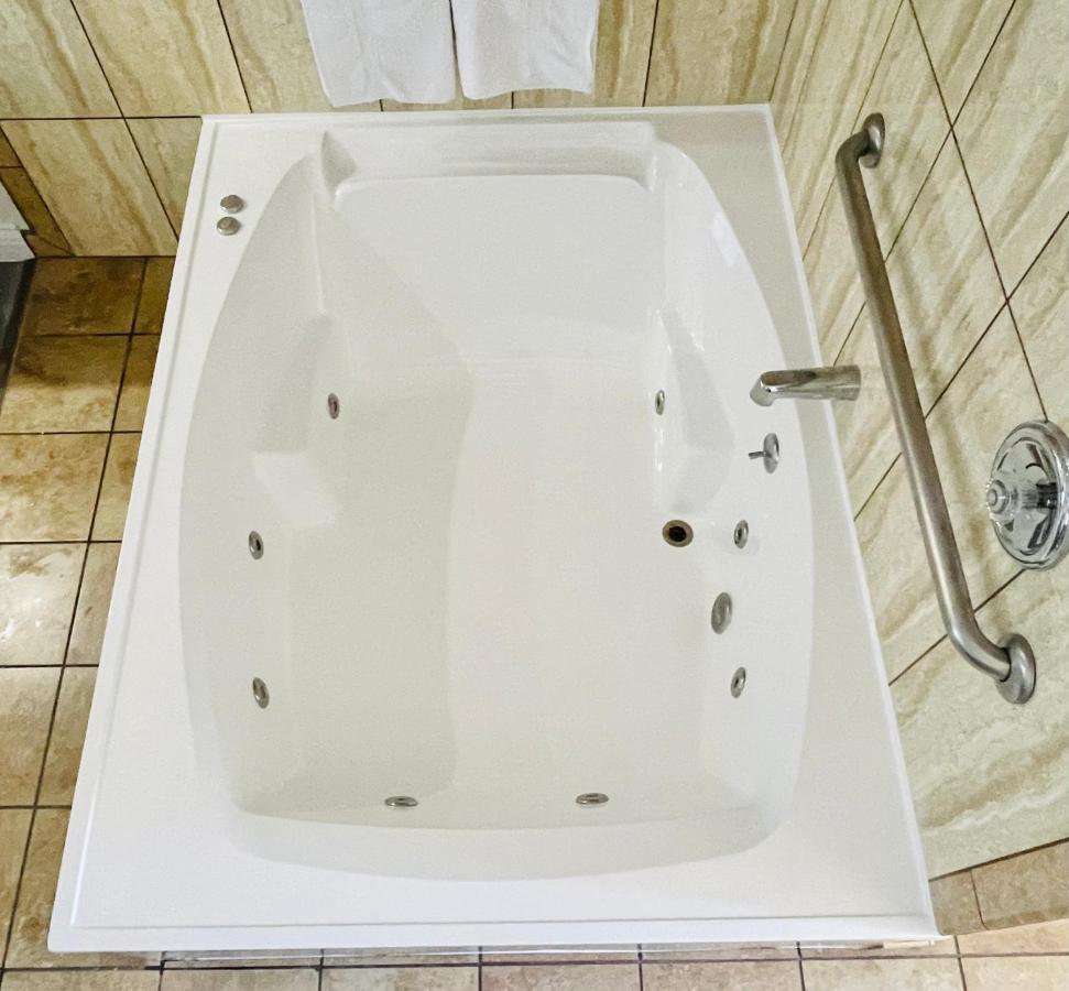 Rodeway Inn Санта Ана Екстериор снимка