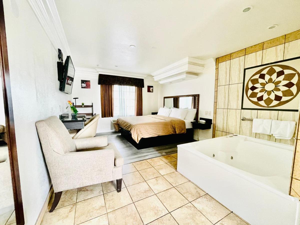 Rodeway Inn Санта Ана Екстериор снимка