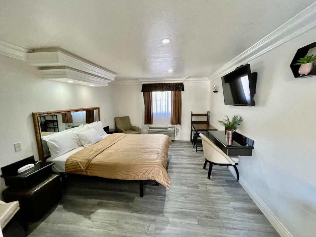 Rodeway Inn Санта Ана Екстериор снимка