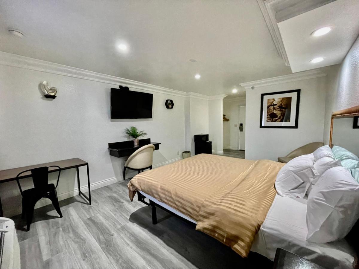 Rodeway Inn Санта Ана Екстериор снимка