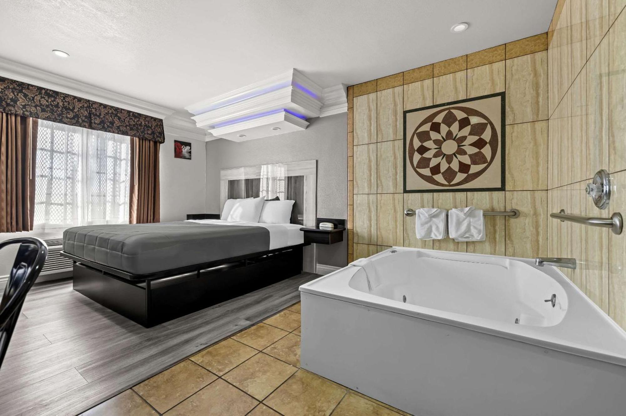 Rodeway Inn Санта Ана Екстериор снимка