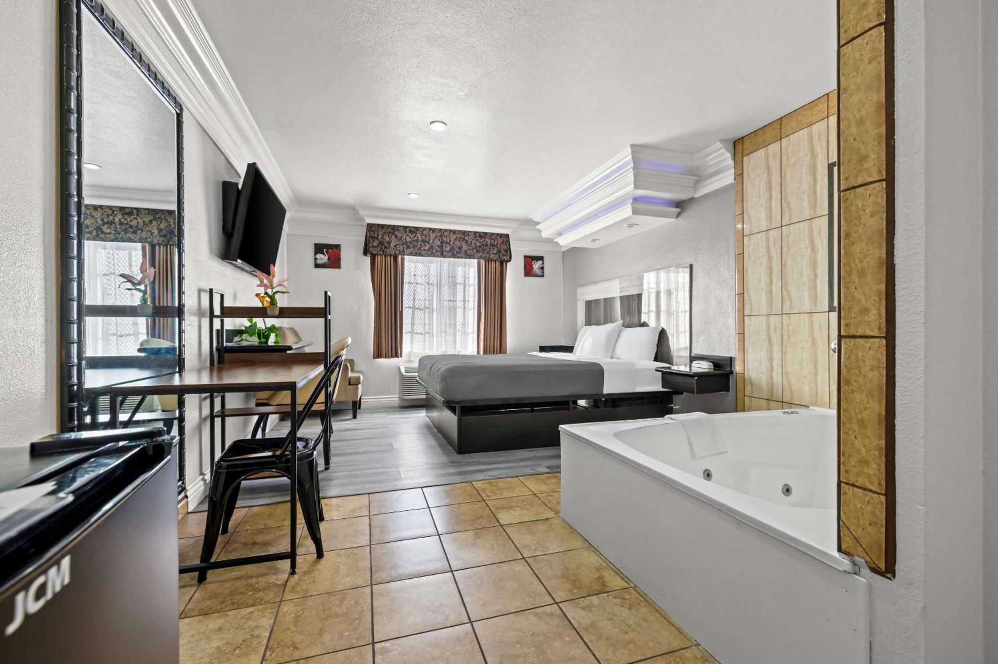 Rodeway Inn Санта Ана Екстериор снимка