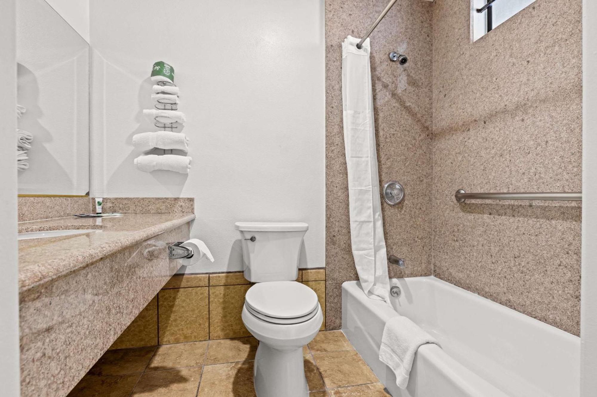 Rodeway Inn Санта Ана Екстериор снимка
