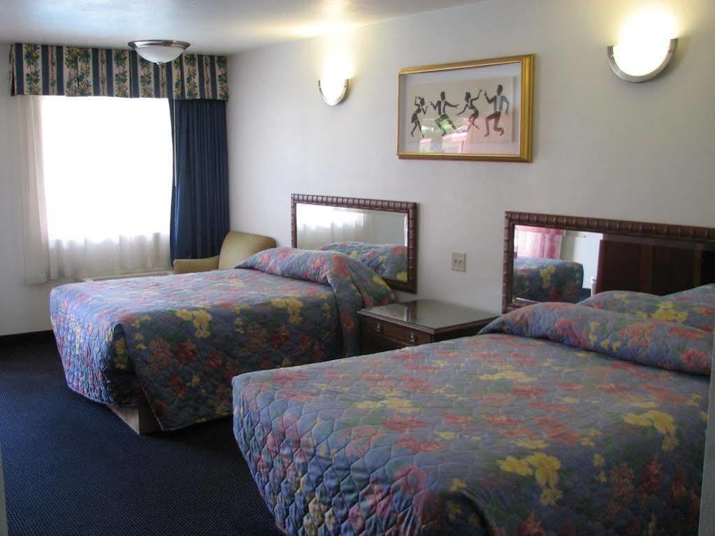 Rodeway Inn Санта Ана Екстериор снимка