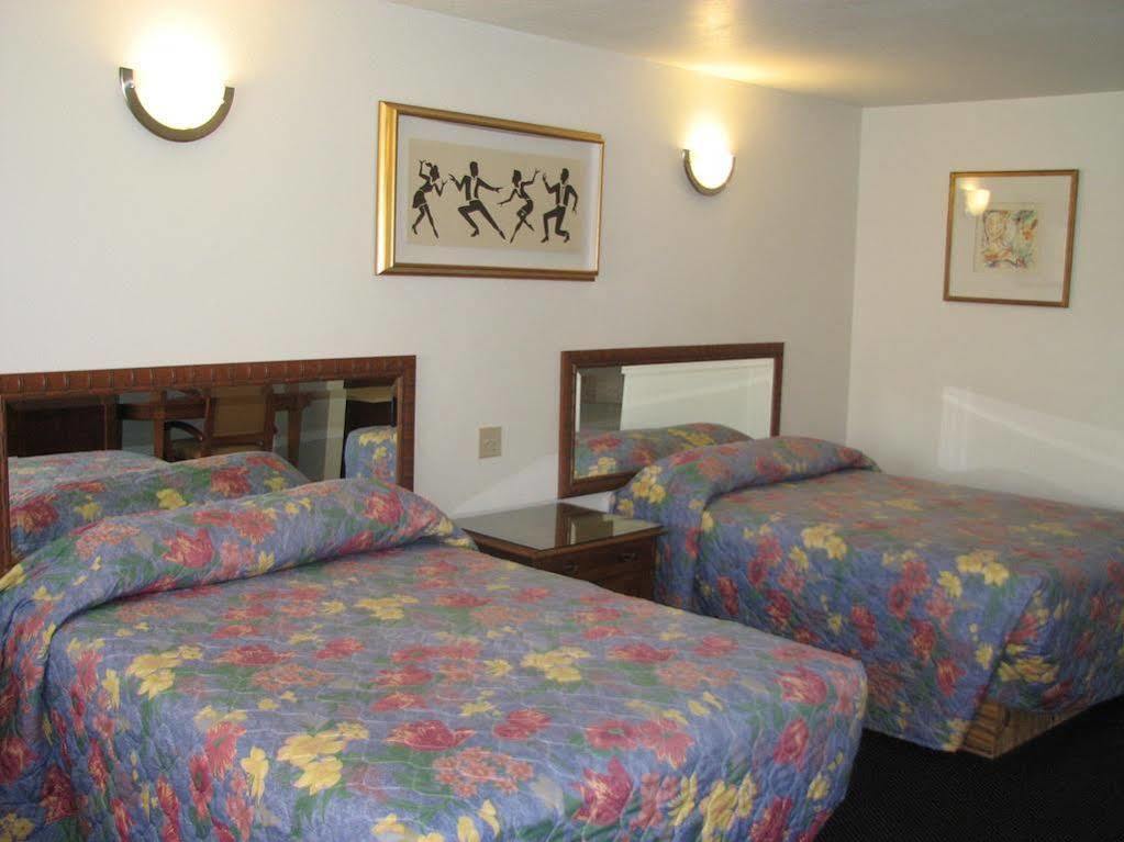 Rodeway Inn Санта Ана Екстериор снимка